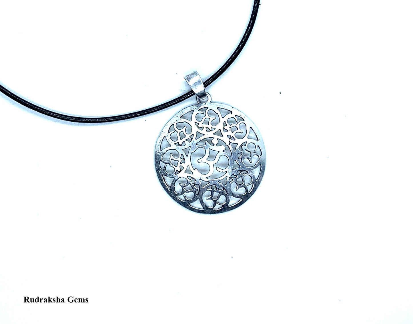 New! Beautiful OM Pendant, 30mm, UK, Brass, Yoga Jewellery, Yoga Pendant, Yoga Accessories, Jewellery Making, Mala Beads, Buddhist Jewellery